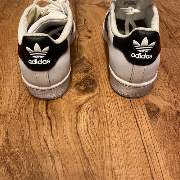 Adidas Superstar Original - Size 4 - Picture 3 of 7